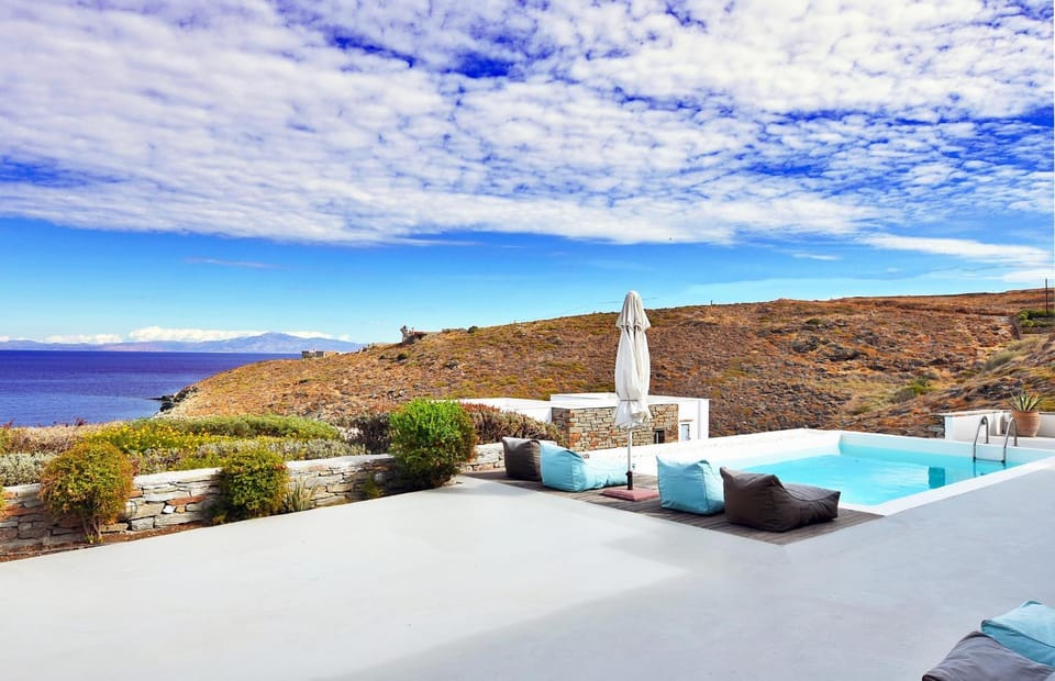 Sea view, Swimming pool, sunbed