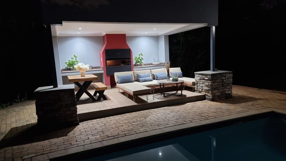 Patio, BBQ facilities, Garden, Living room, Seating area, Dining area, Pool view, sunbed