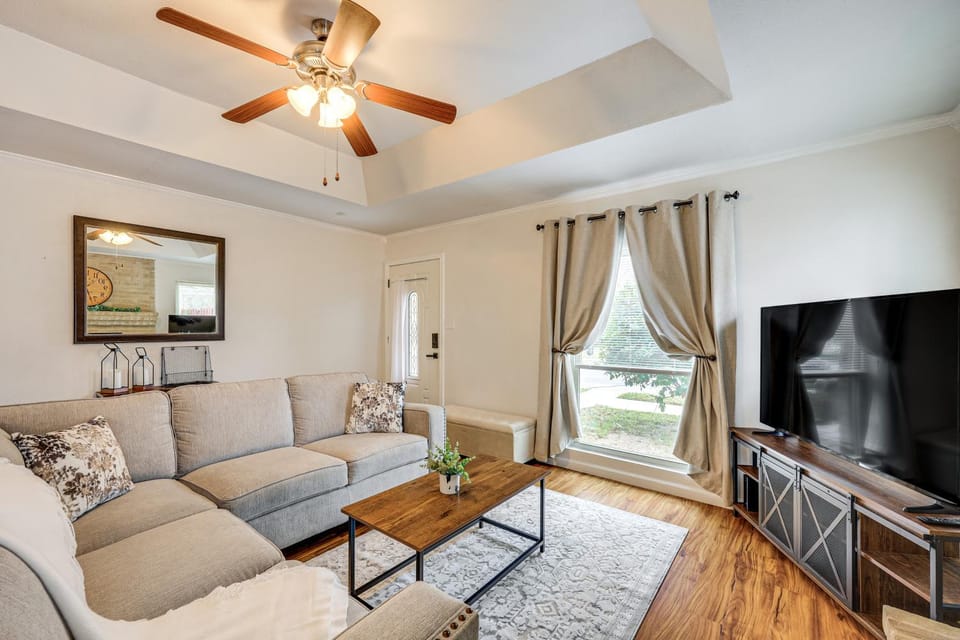 3 Mi to Randolph AFB: Family Home w/ Poker Table! House in San Antonio