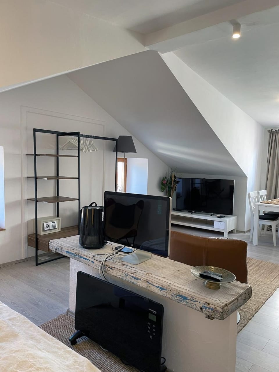 TV and multimedia, Living room, Photo of the whole room, Seating area