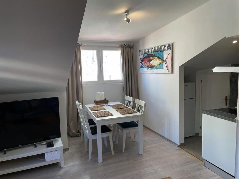 TV and multimedia, Kitchen or kitchenette, Dining area