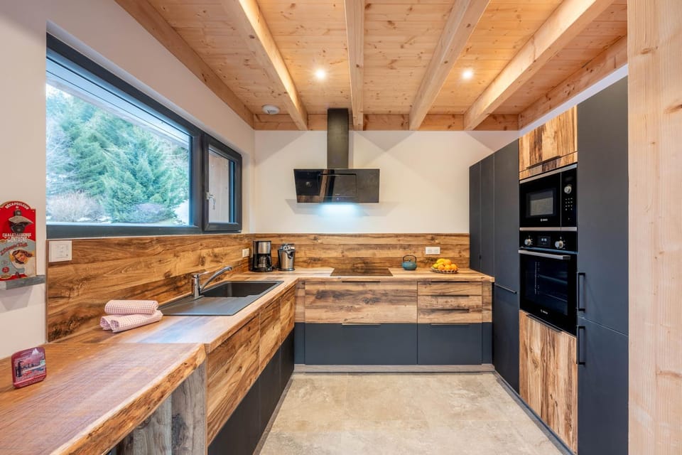 Kitchen or kitchenette, oven, stove