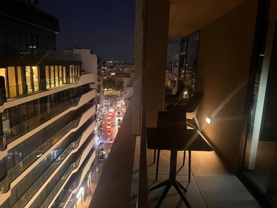 Corner 1 Bed Apart in Mercury Suites with Rooftop Pool Seasonal Apartment in Saint Julians