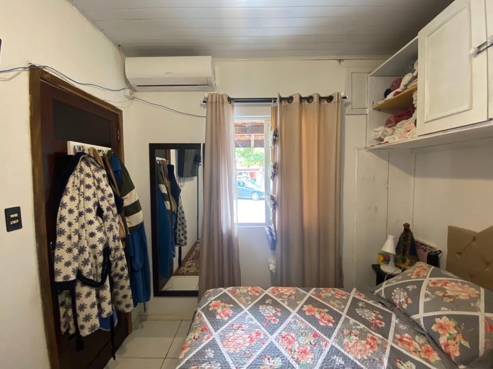 Bed, Bedroom, wardrobe, air conditioner