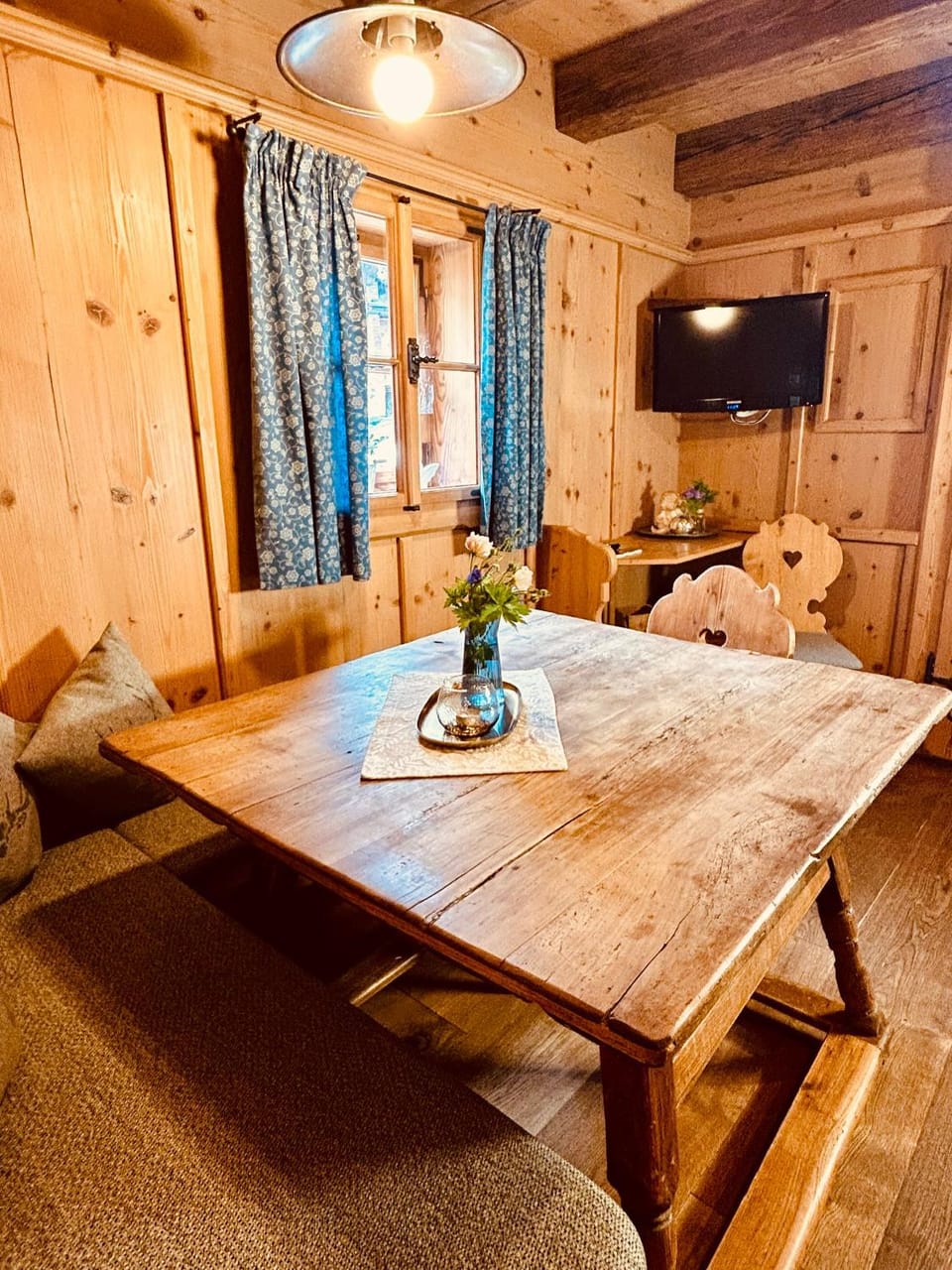 TV and multimedia, Living room, Dining area