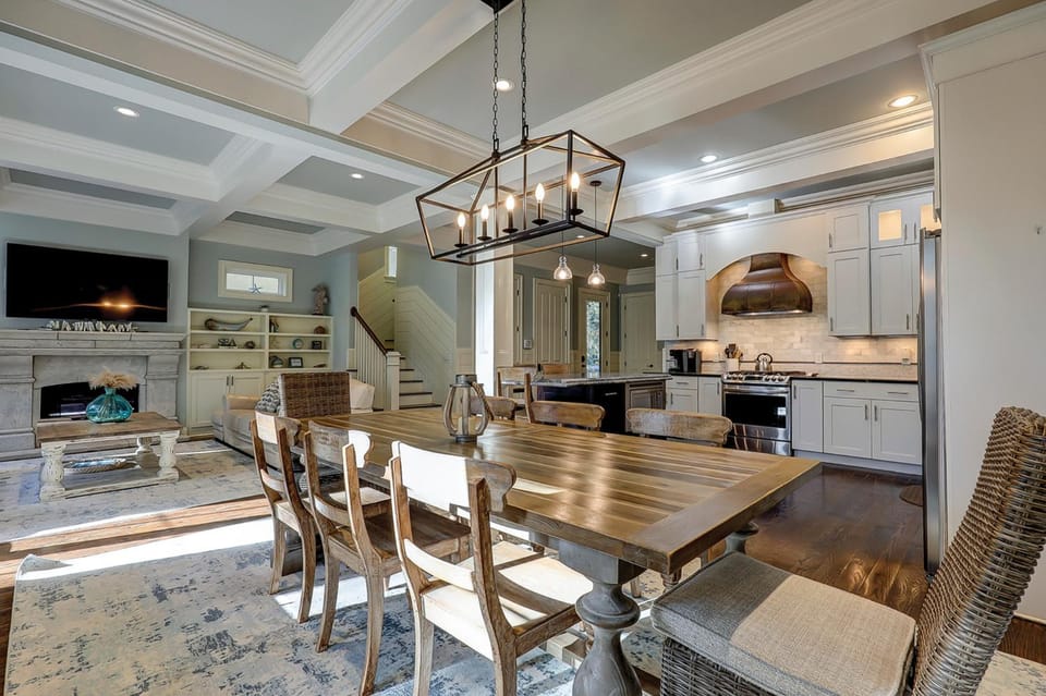 New Listing 5 BR Luxury Beach Home w Private Pool Three Master Suites Granite Free Pool Heat House in Hilton Head Island