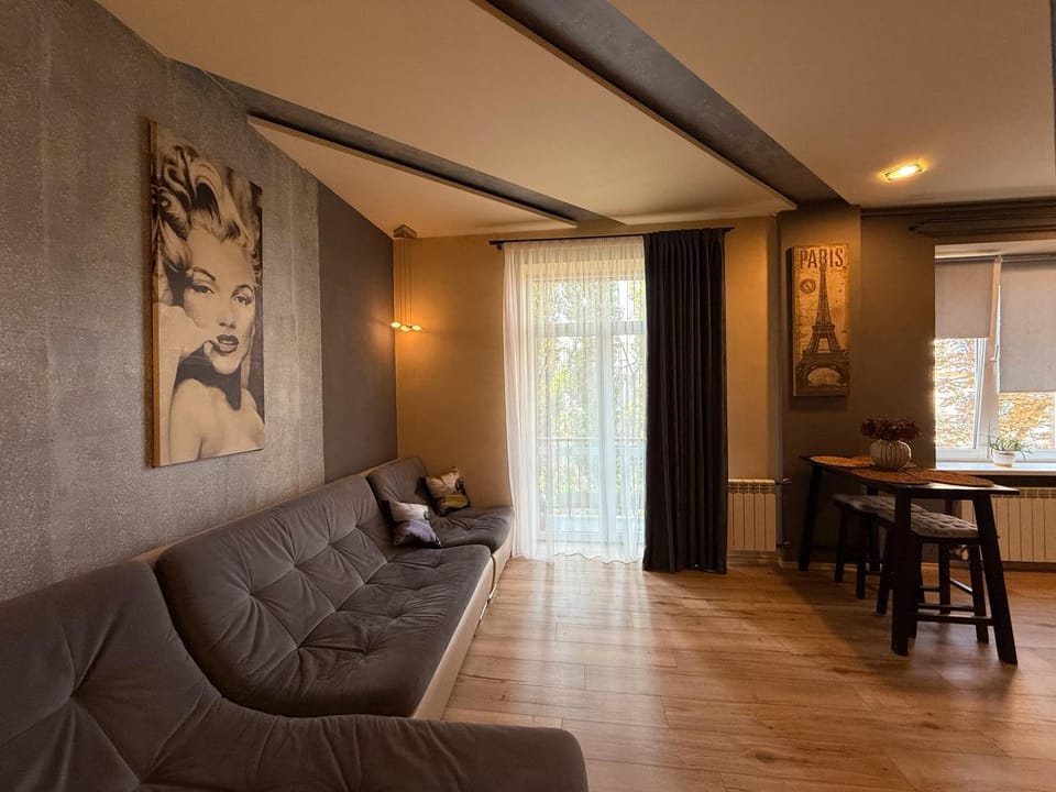 Balcony/Terrace, Living room, Decorative detail, Seating area, Dining area, Bedroom
