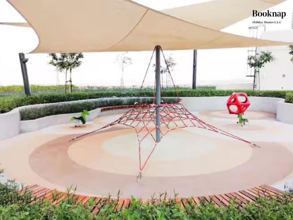 Lavish 3BR Apartment with Assistant Room in Habour Gate Tower Apartment in Dubai