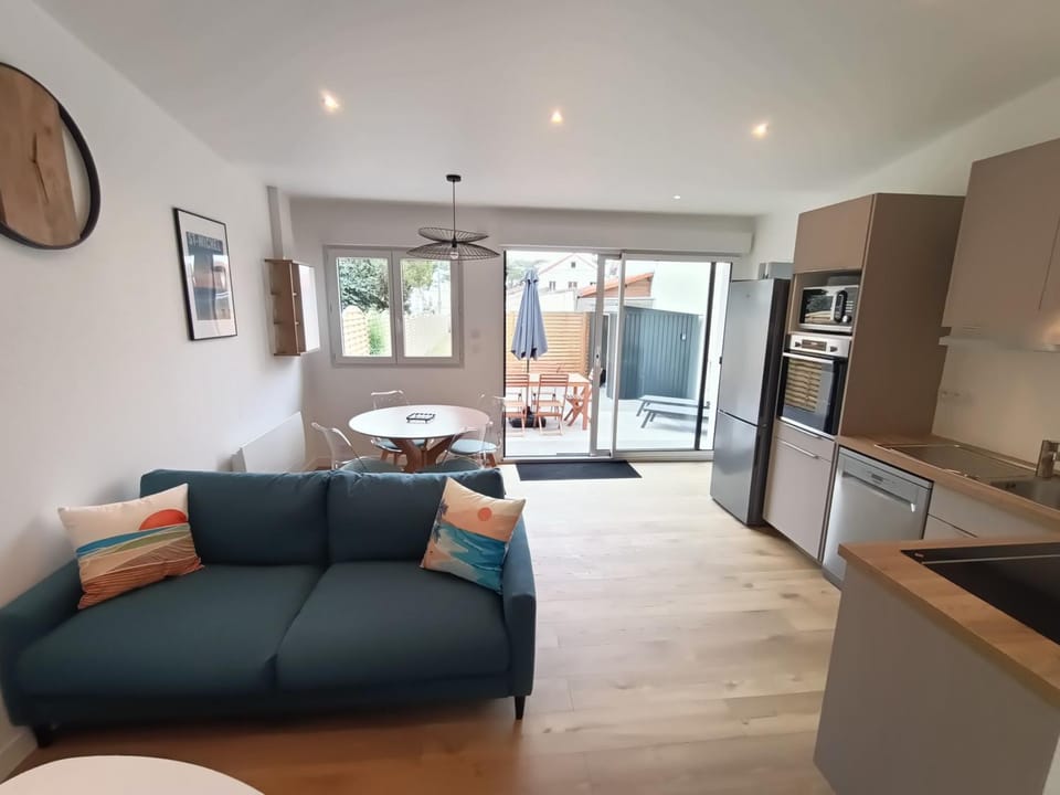 Living room, Garden view