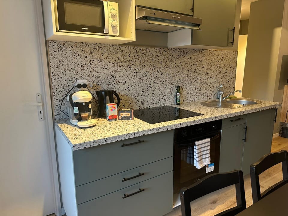 Coffee/tea facilities, Kitchen or kitchenette, Breakfast, stove