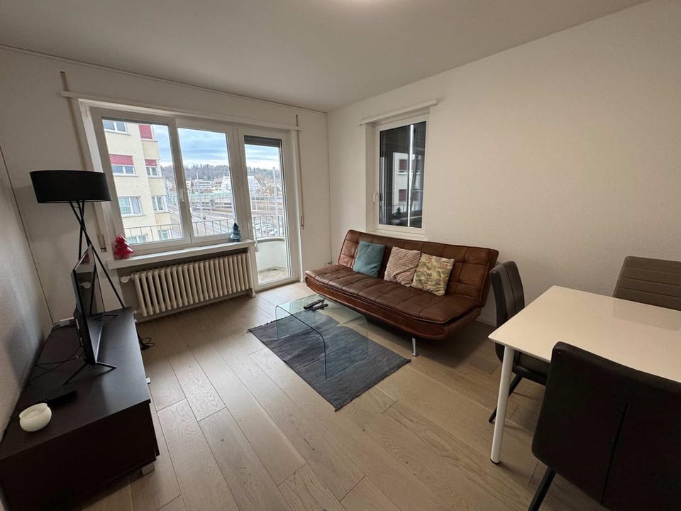 TV and multimedia, Living room, Seating area, Dining area, Evening entertainment