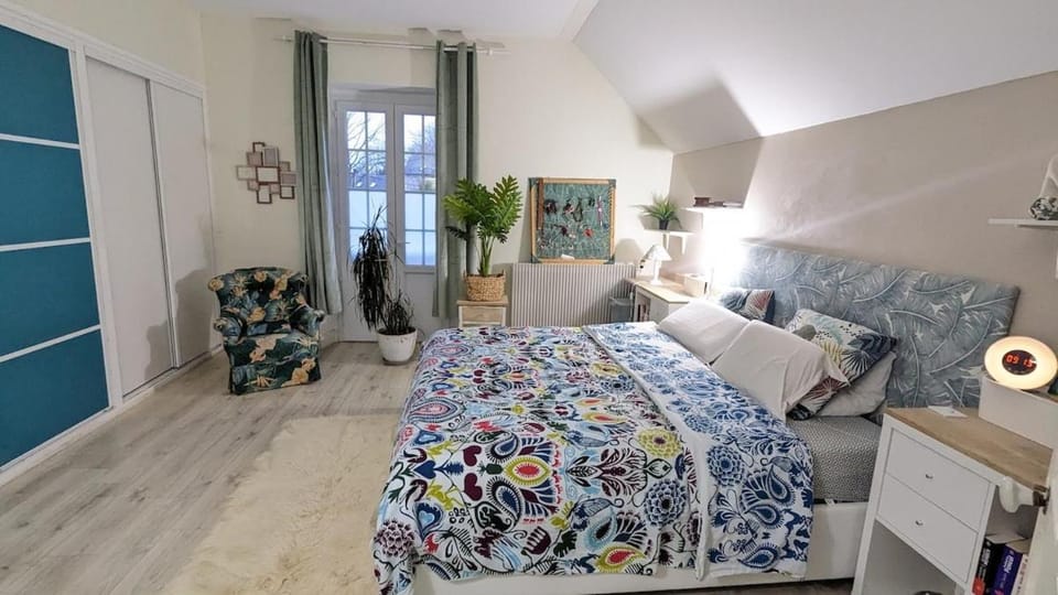 Bed, Photo of the whole room, Bedroom