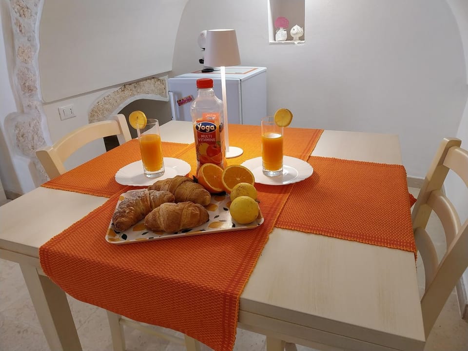 Food and drinks, Dining area, Food, Breakfast, Lunch, Drinks