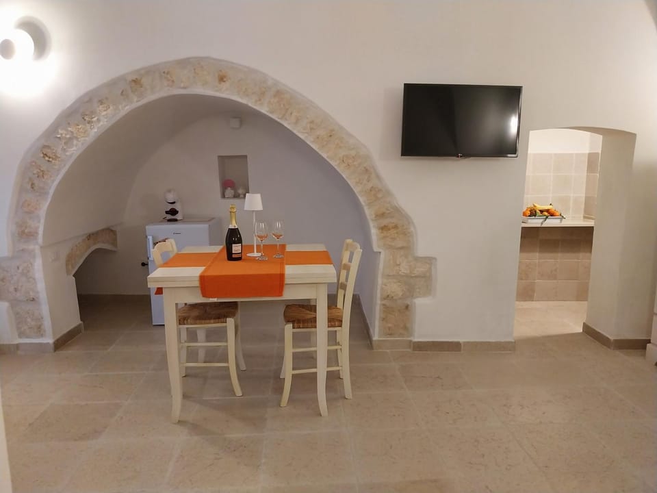 TV and multimedia, Kitchen or kitchenette, Living room, Seating area, Dining area, minibar