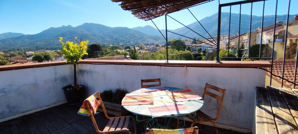 Patio, Natural landscape, View (from property/room), Balcony/Terrace, Dining area, Mountain view