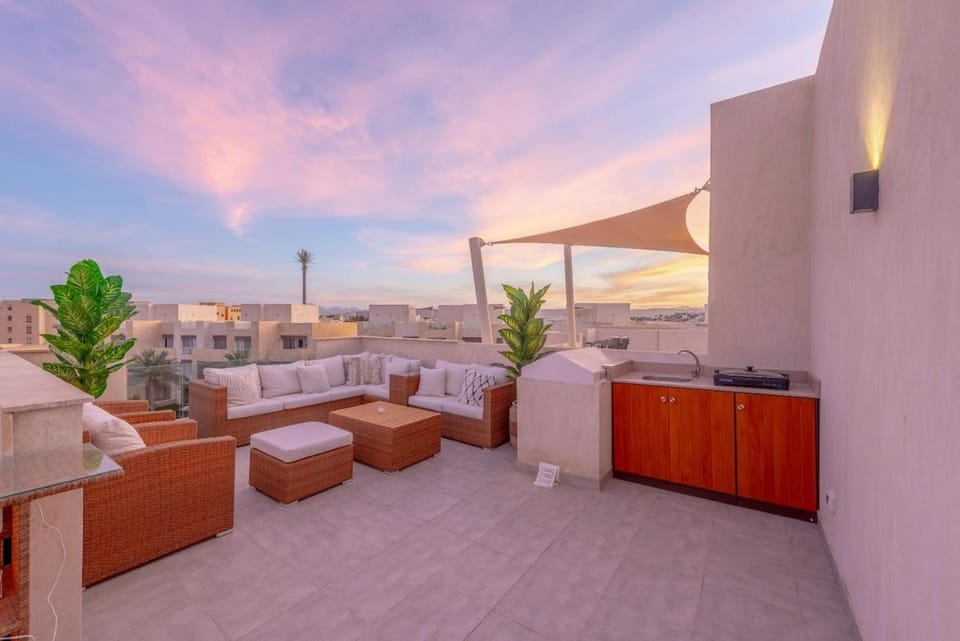 Coastal Vibe 2BR Mangroovy Gouna with Rooftop Cinema, BBQ, Pool & Beach Access Apartment in Hurghada