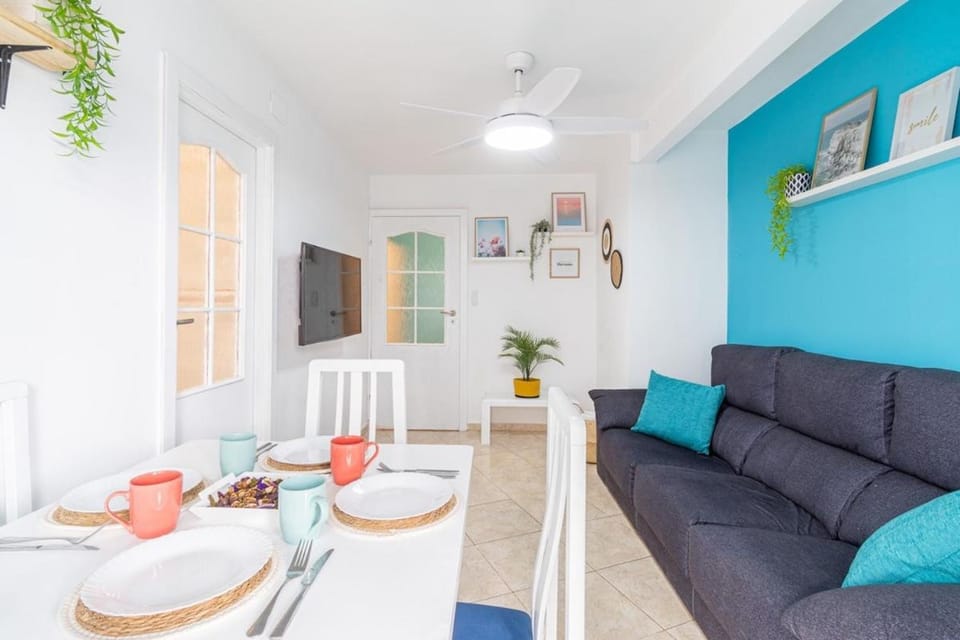 Salou -2HB-4pax -Beach-Sea View-AC-WiFi15 Apartment in Salou