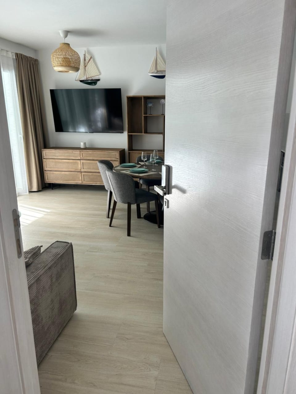 TV and multimedia, Living room, Dining area