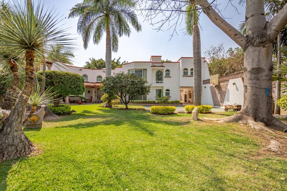 Property building, Spring, Day, Natural landscape, Garden, Garden view