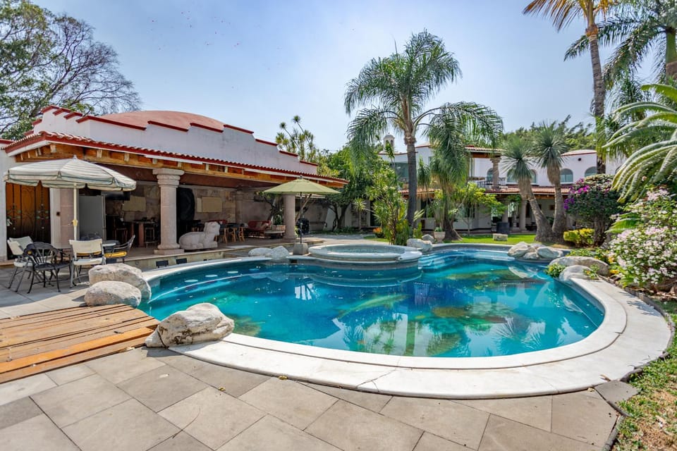 Property building, Patio, Day, Garden, Garden view, Pool view, Swimming pool, sunbed