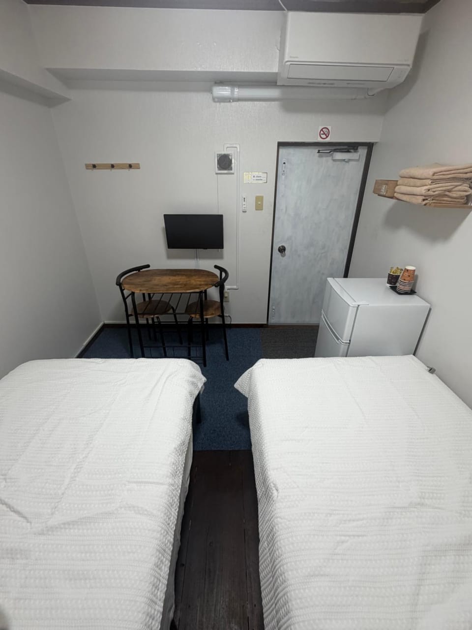 Guest House AKIZATA Aka-island ゲストハウスAKIZATA 阿嘉島 Bed and Breakfast in Okinawa Prefecture