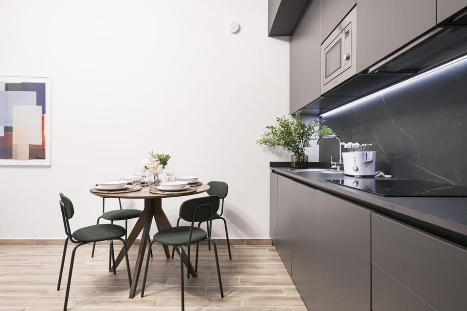 Kitchen or kitchenette, Seating area, Dining area