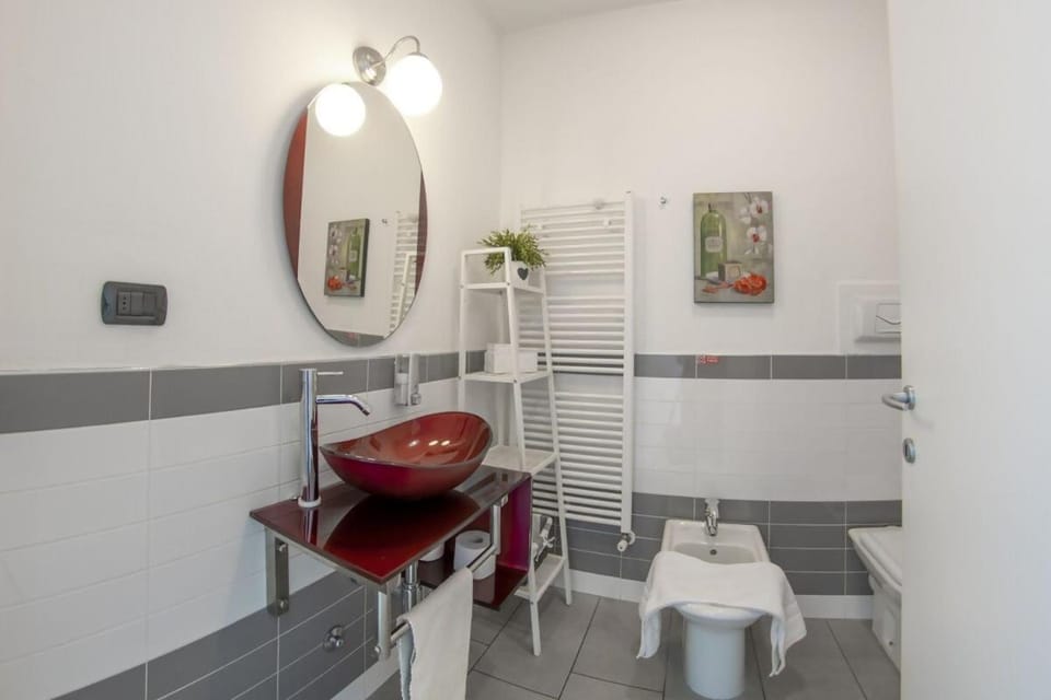 Toilet, Bathroom, towels