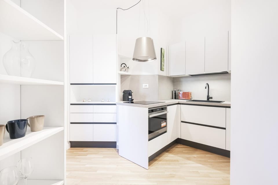 Coffee/tea facilities, Kitchen or kitchenette, oven, stove