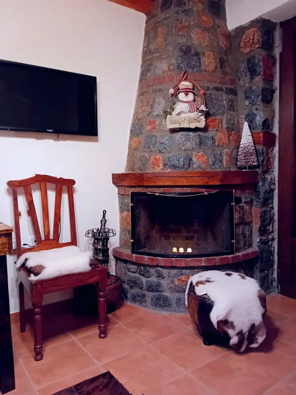 TV and multimedia, Living room, fireplace