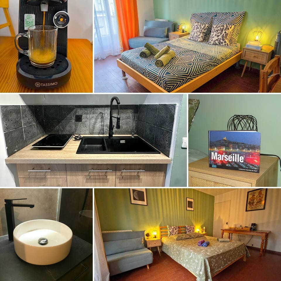 Property building, Bed, Kitchen or kitchenette, Photo of the whole room, Bedroom