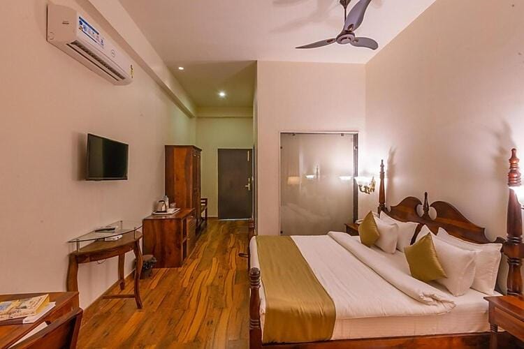 Communal lounge/ TV room, Bed, Seating area, Evening entertainment, hair dresser, towels, air conditioner