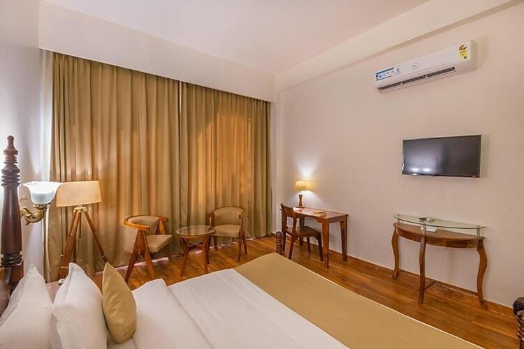 Communal lounge/ TV room, TV and multimedia, Photo of the whole room, Evening entertainment, Bedroom, hair dresser, air conditioner