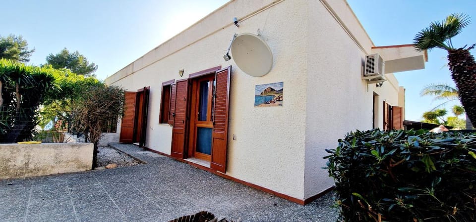 Property building, Facade/entrance, Off site
