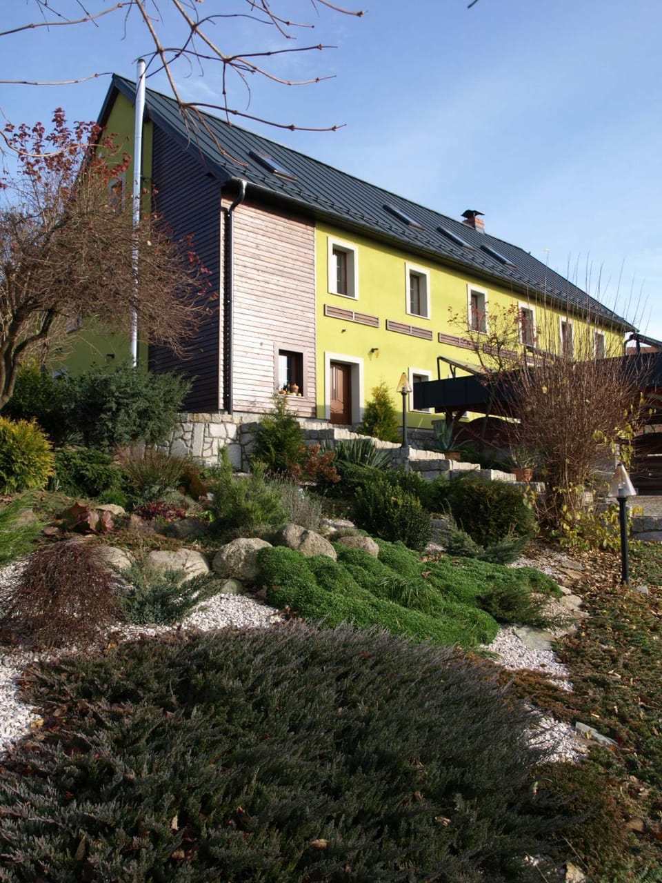 Facade/entrance, Spring, Day, BBQ facilities, Garden, Balcony/Terrace, On site, Mountain view