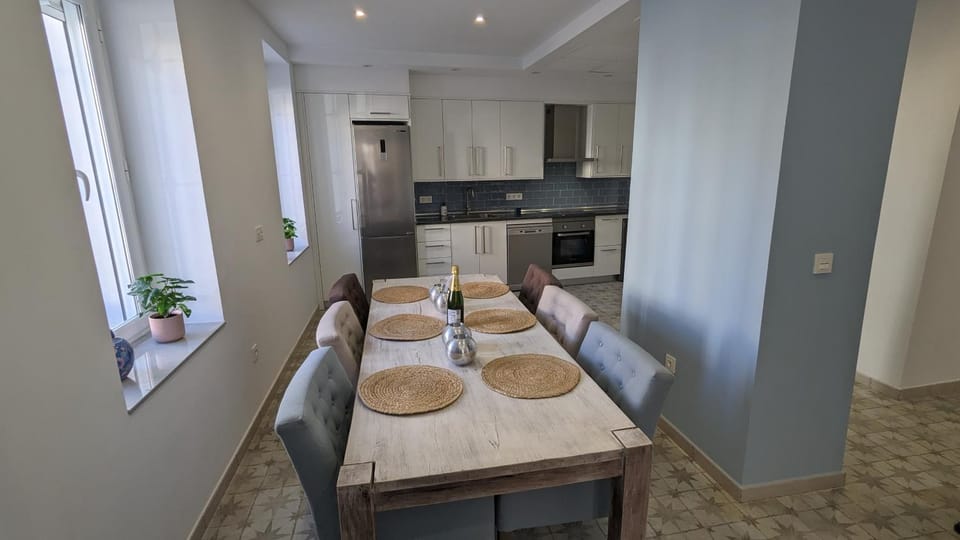 Kitchen or kitchenette, Dining area, oven, stove