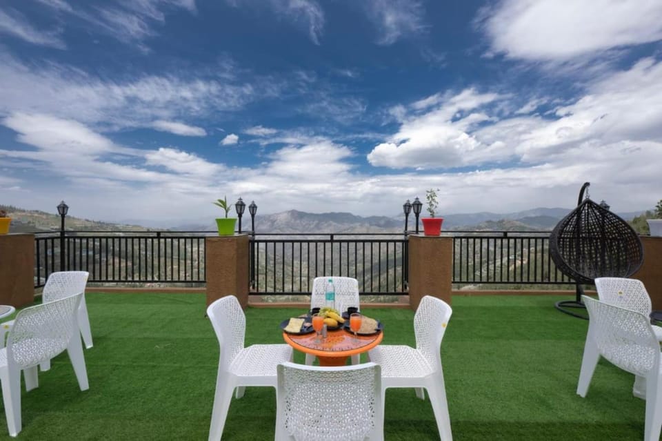 Property building, Restaurant/places to eat, Breakfast