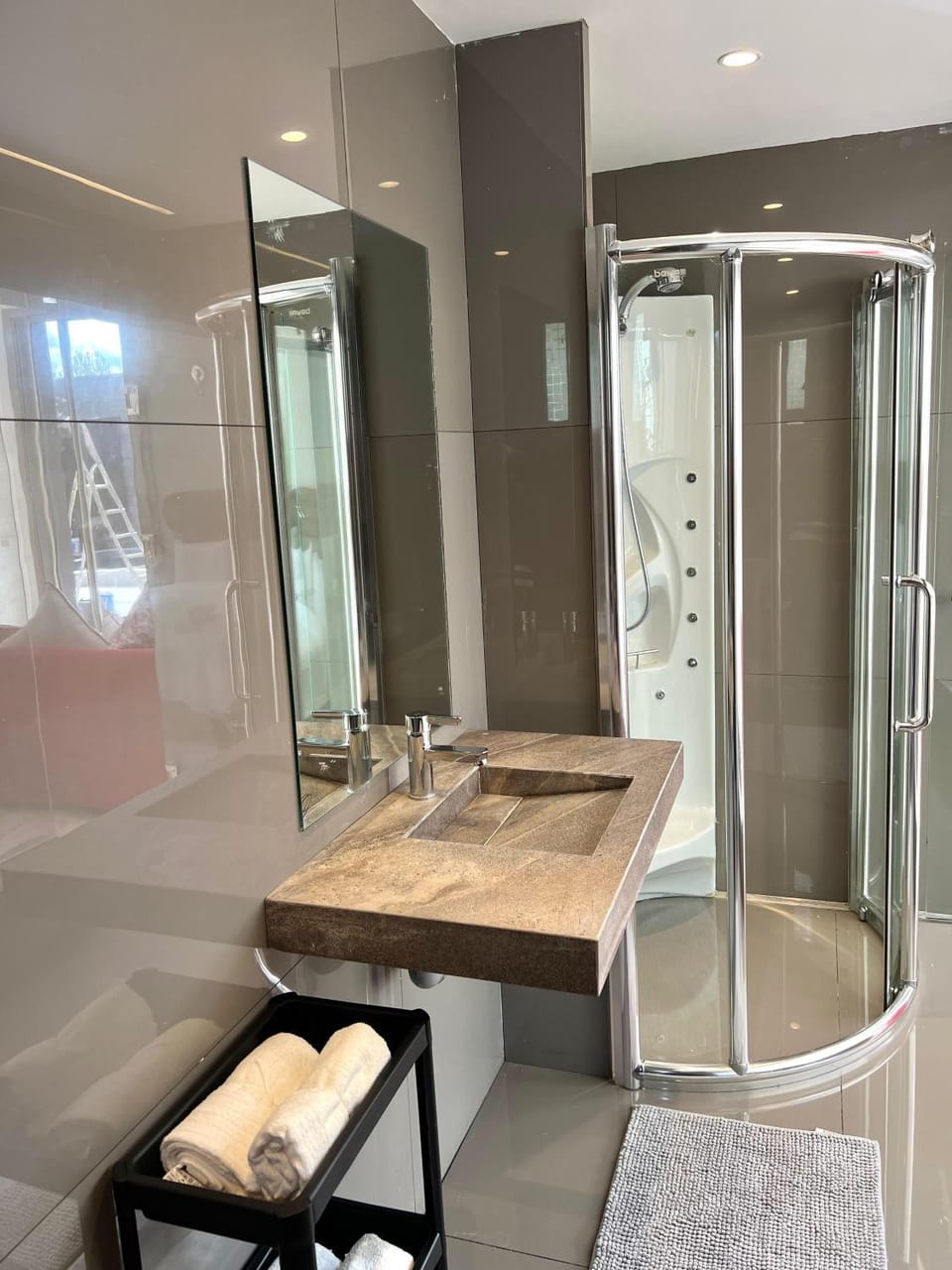 Shower, Bathroom, towels