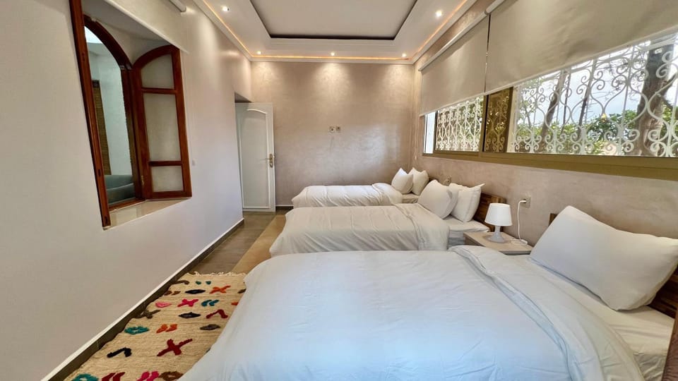 Property building, Bed, Bedroom, Swimming pool, Breakfast, children, air conditioner