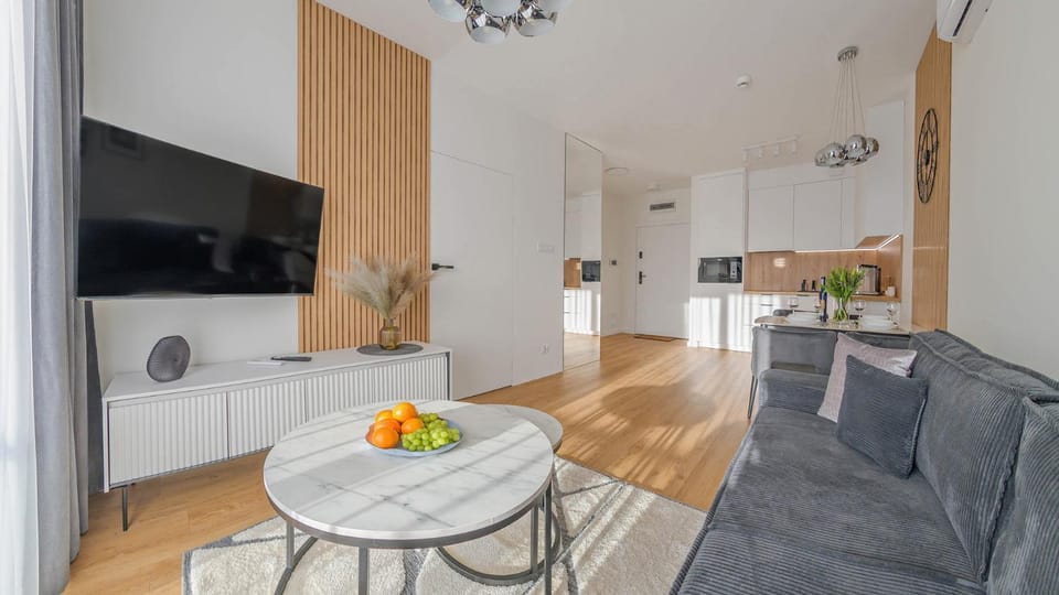 TV and multimedia, Kitchen or kitchenette, Living room, Seating area, Dining area