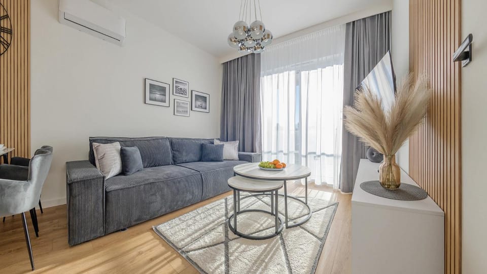 Communal lounge/ TV room, Living room, Seating area, Dining area, air conditioner