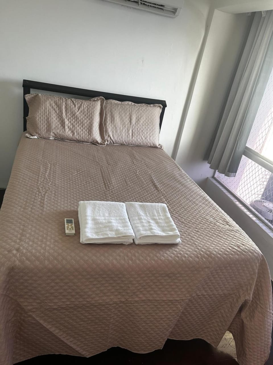 Apartamento aconchegante com 2 quartos com ar-condicionado à 500 metros da praia para você descansar Apartment in Lauro de Freitas