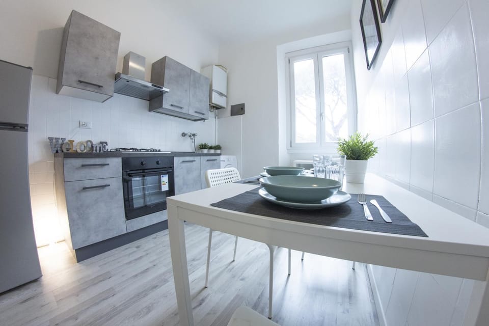 Kitchen or kitchenette, Dining area, stove