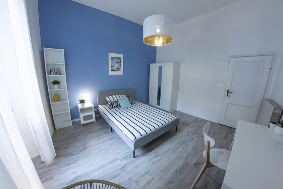 Bed, Photo of the whole room, Seating area, Bedroom