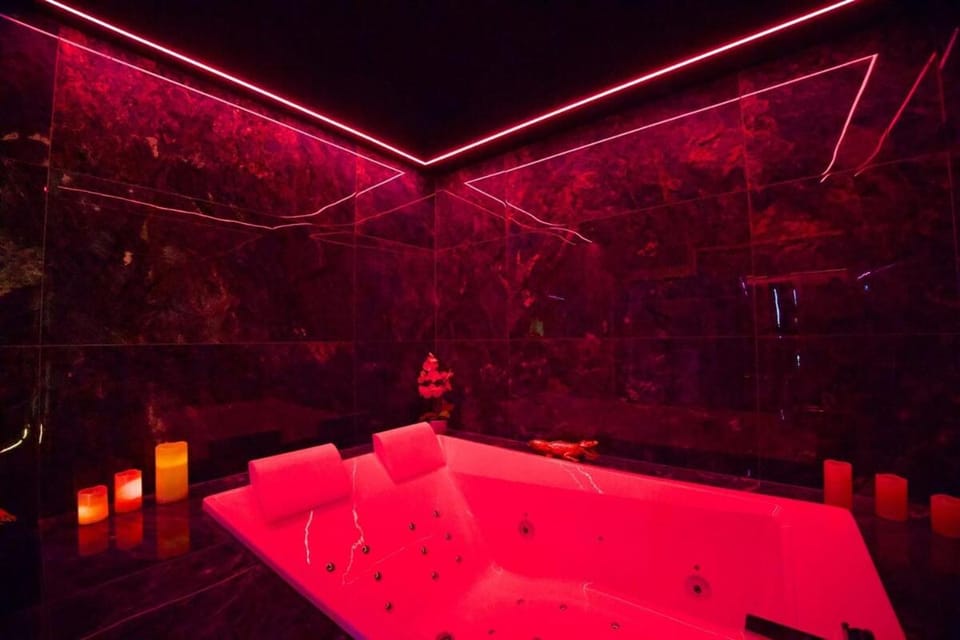 Hot Tub, Hot Tub