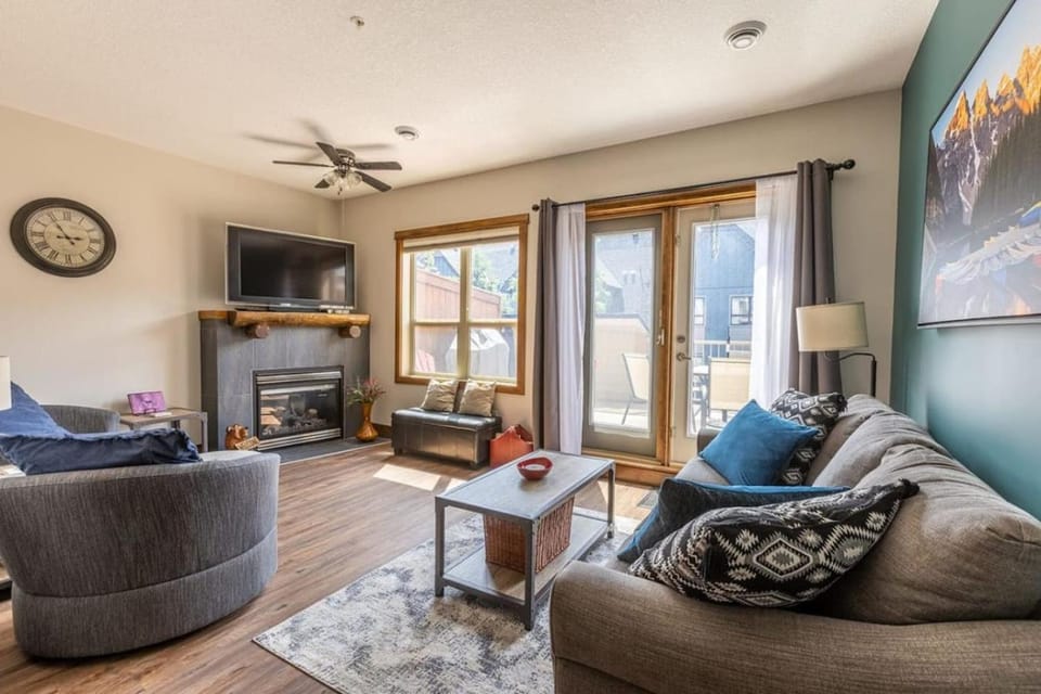 Newly Renovated Rocky Mountain Canmore Chalet Apartment in Canmore