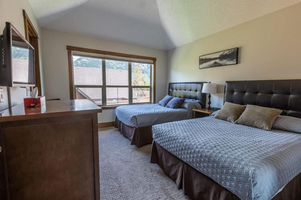 Newly Renovated Rocky Mountain Canmore Chalet Apartment in Canmore