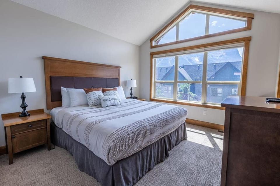 Newly Renovated Rocky Mountain Canmore Chalet Apartment in Canmore