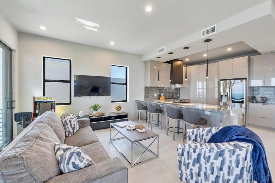 Kitchen or kitchenette, Living room, Seating area