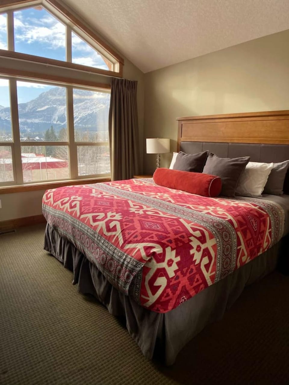 212 Canmore Chalet With Beautiful Mountain Views Chalet in Canmore