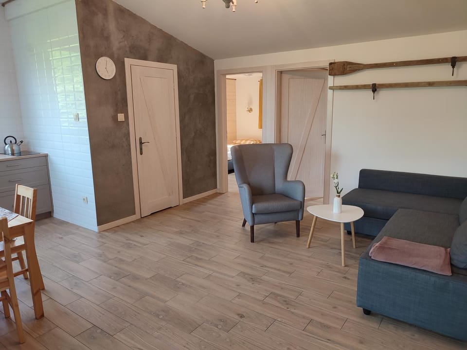 Kitchen or kitchenette, Living room, Seating area, Dining area